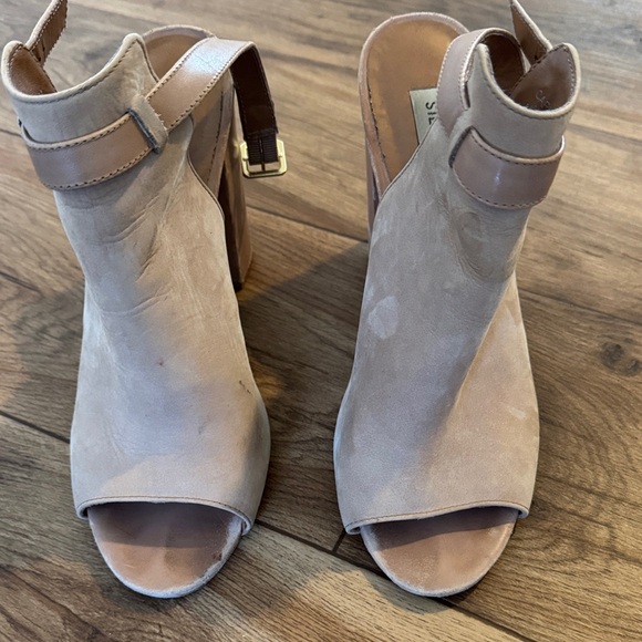 Steve Madden Shoes - Steve Madden Tan Open-Toe Heels